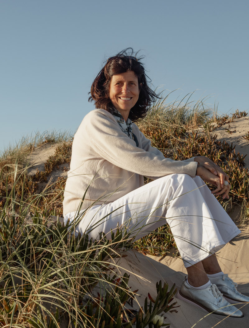 fabienne-sitting-beach